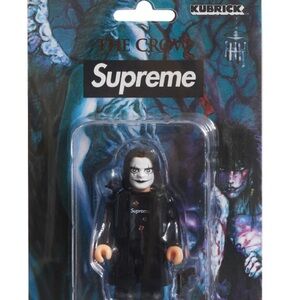 Supreme x The Crow Kubrick
Figure 100%